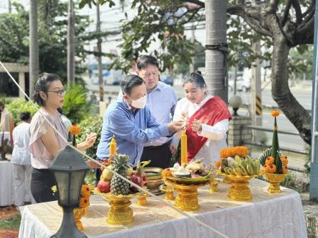 พิธีถอนศาลพระภูมิเพื่อสร้างฐานใหม่ สำหนักงานใหญ่